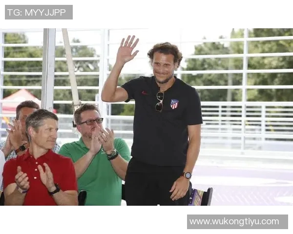 弗兰克盛赞梅西为最佳球员期待罗德里未来成为顶级教练